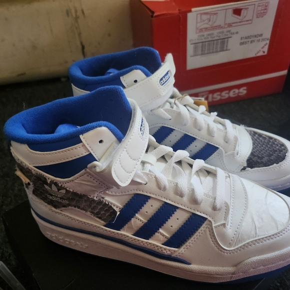 Adidas - Picture 3 of 3